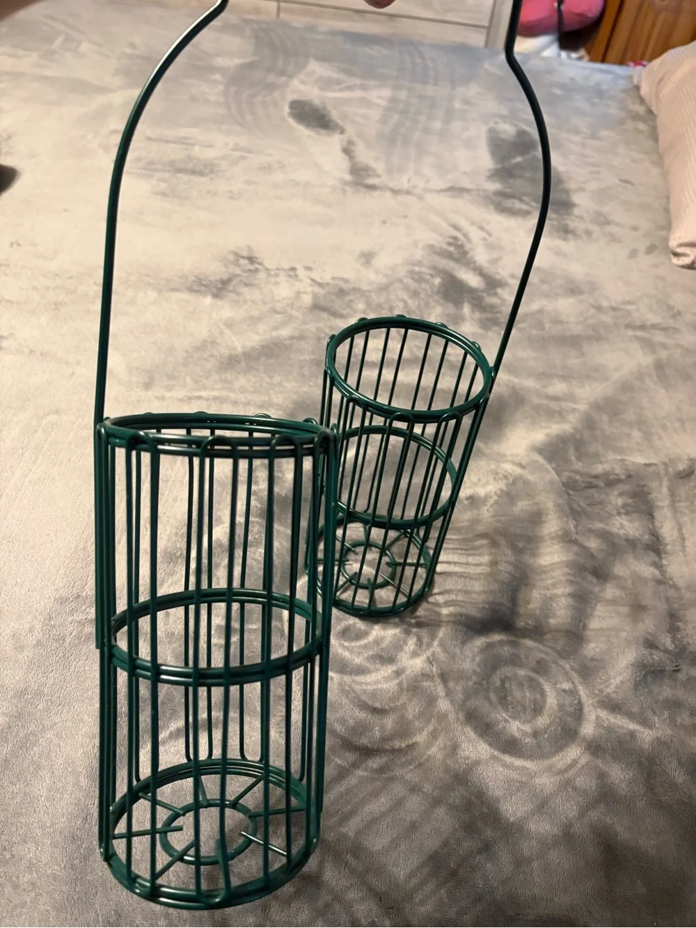 Green Metal Wire Double Bottle Swinging Caddy with Wooden Handle